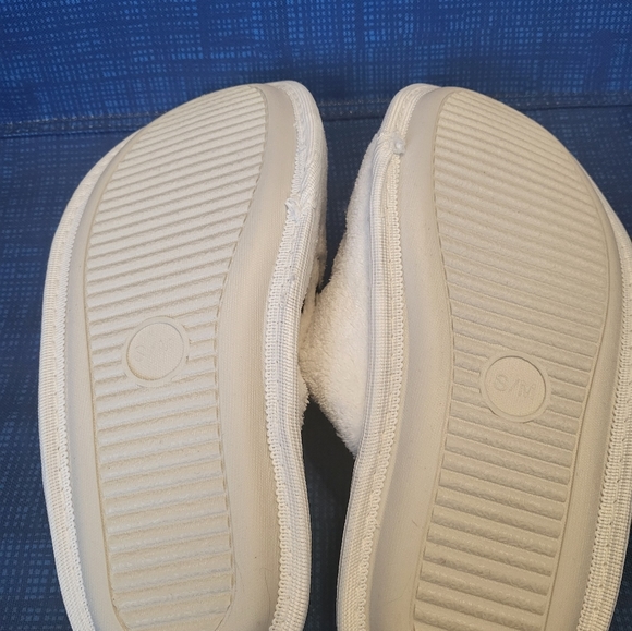 Woman's plush, cozy slippers M/L - Picture 2 of 2